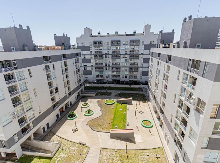 Departamento 2 amb   escritorio en duplex  cochera cubierta Parque Patricios Estación Buenos Aires 2