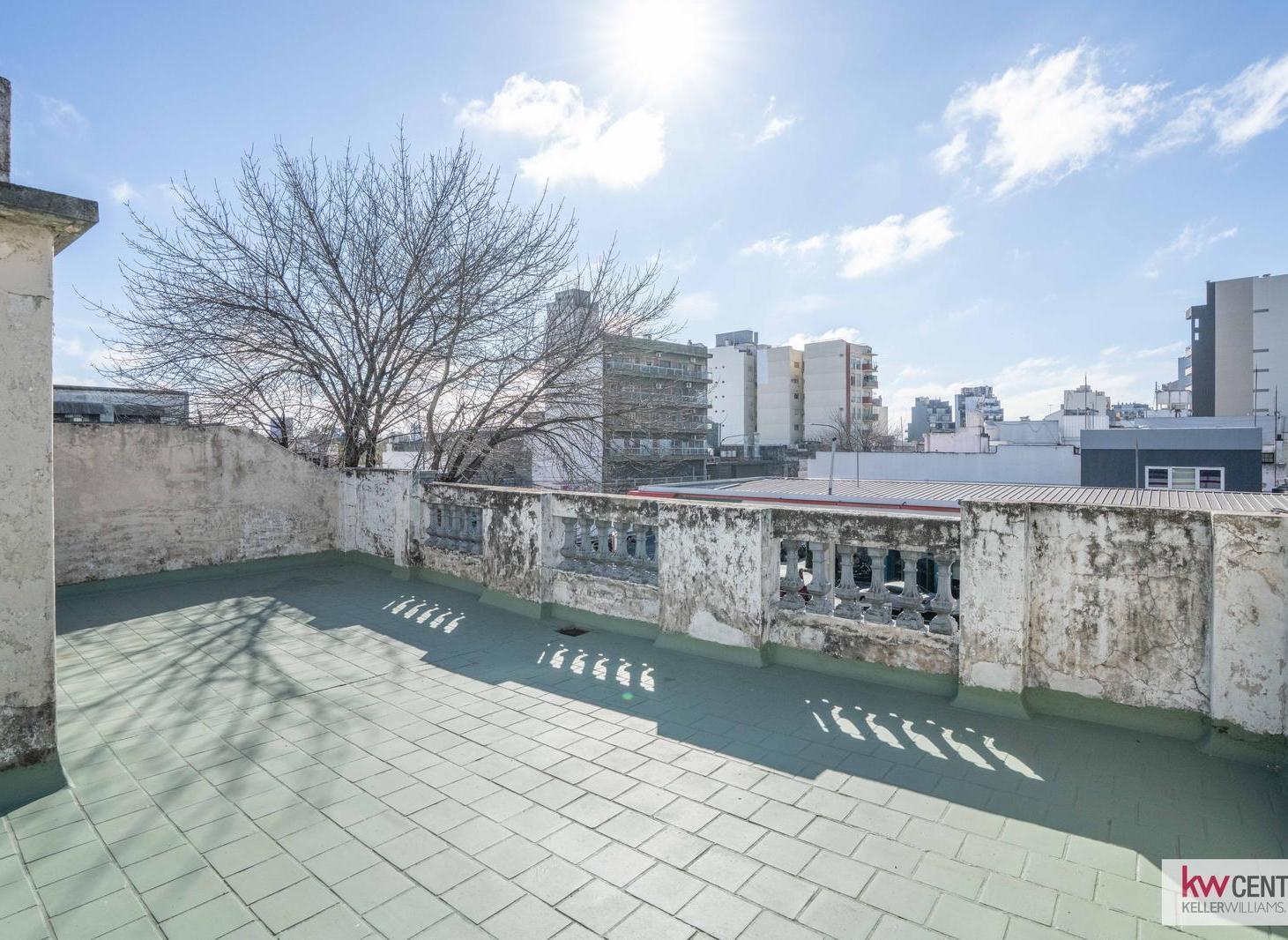Venta - PH 3 ambientes - Liniers - Gran terraza con vista abierta - Quincho -   Garage cubierto