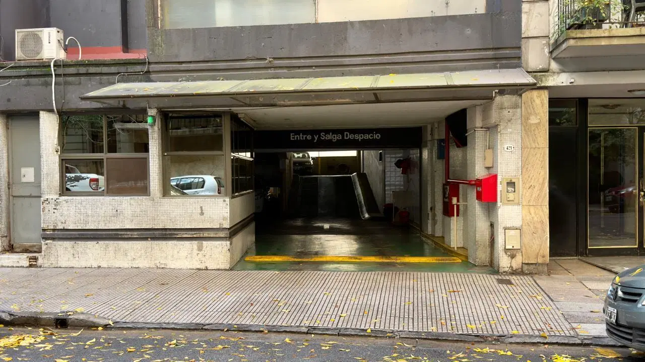 Oportunidad, Cochera cubierta grande, (doble) en Caballito Norte 5
