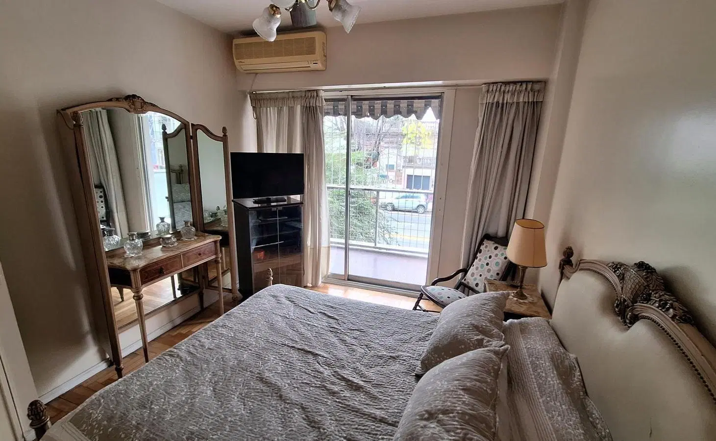 Venta Departamento 4 ambientes en Flores con balcón patio cochera y baulera 5