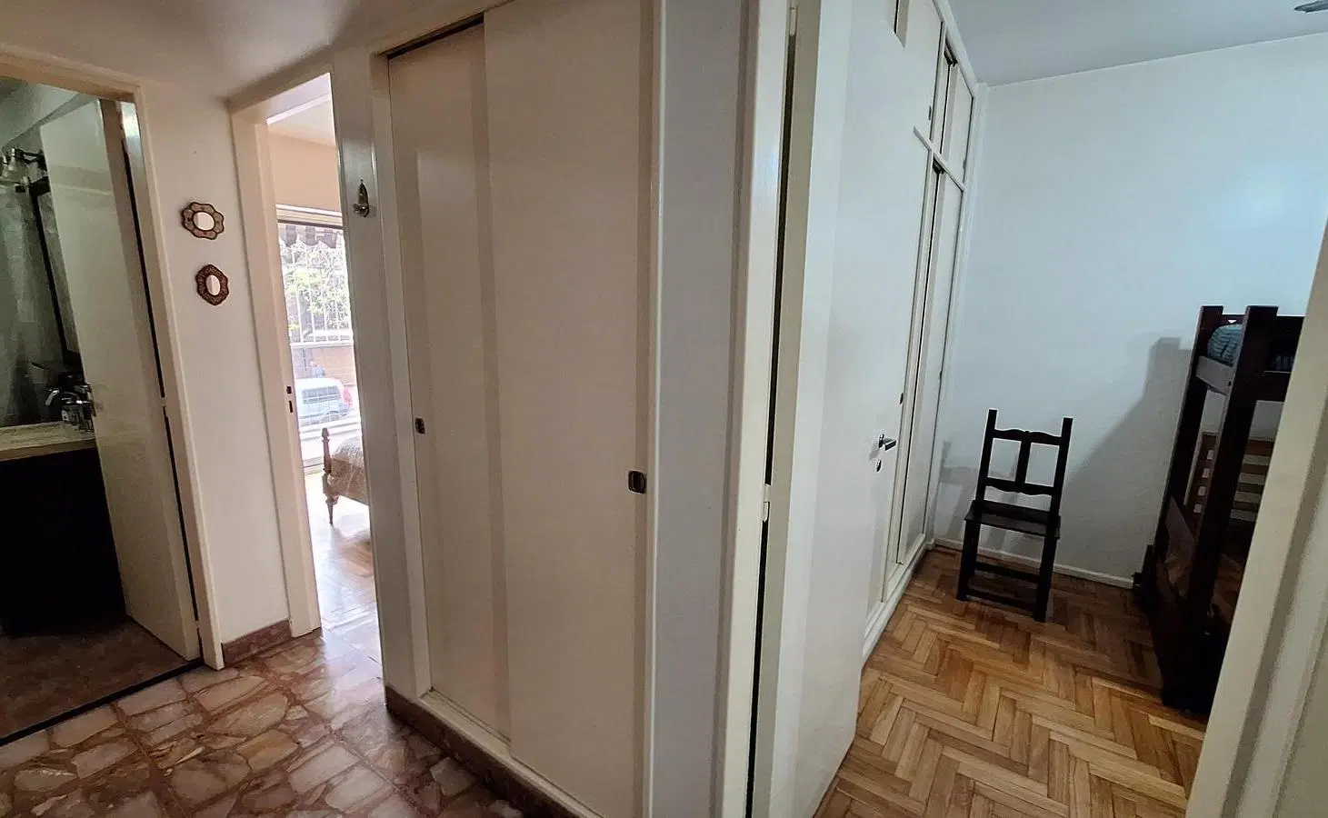 Venta Departamento 4 ambientes en Flores con balcón patio cochera y baulera 2