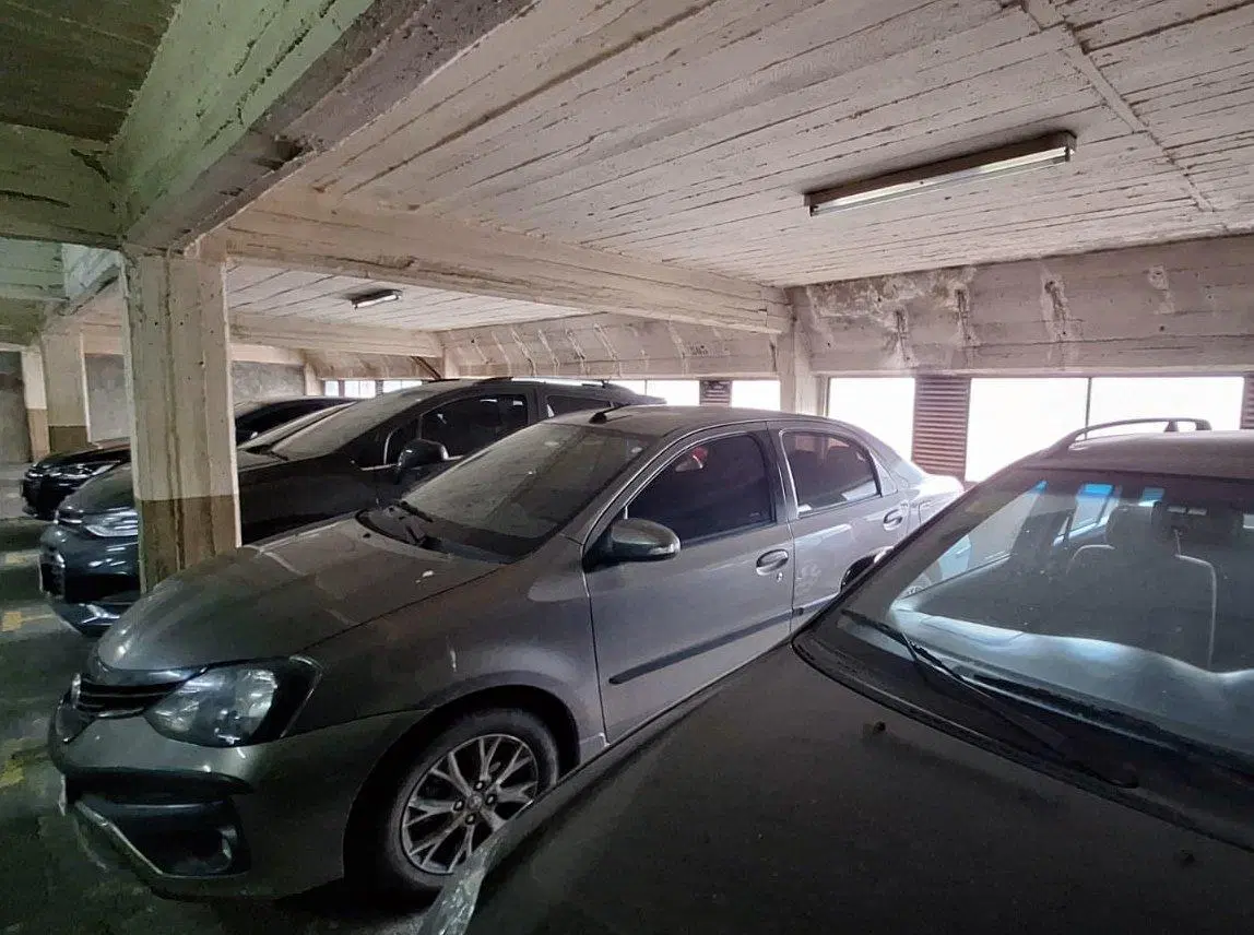 VENTA COCHERA FIJA Y CUBIERTA EN BELGRANO 5