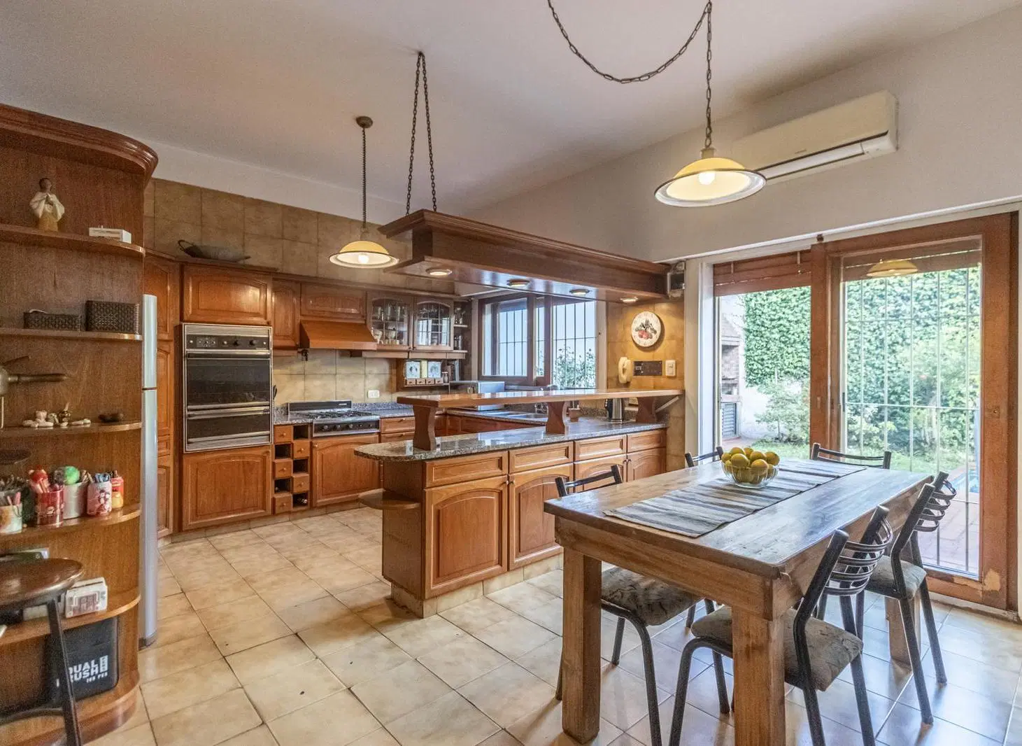 VENTA * PARQUE CHACABUCO / CABALLITO SUR * CASA LOTE PROPIO * PISCINA * 4 COCHERAS 4