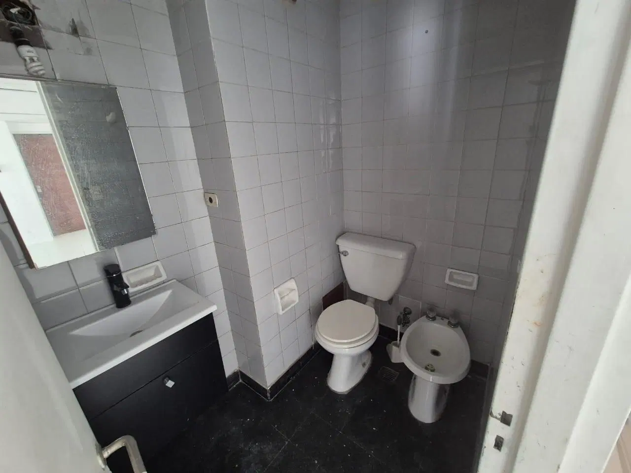 Oficina en Monzerrat venta con baño privado planta libre de 10m x 6 m 4