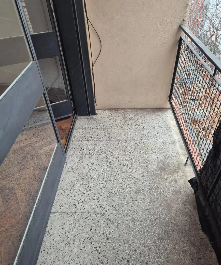 Departamento en alquiler dos ambientes con balcon semipiso 1