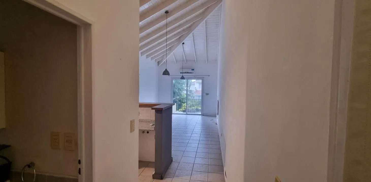 Departamento monoambiente con balcón y cochera en Barrio La Candela 5