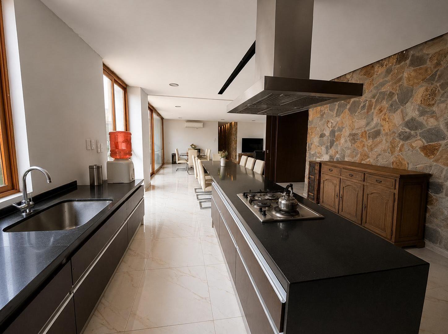Foto de Venta Casa Quinta con Pileta en Barrio Cerrado Fincas de San Vicente, imagen 2