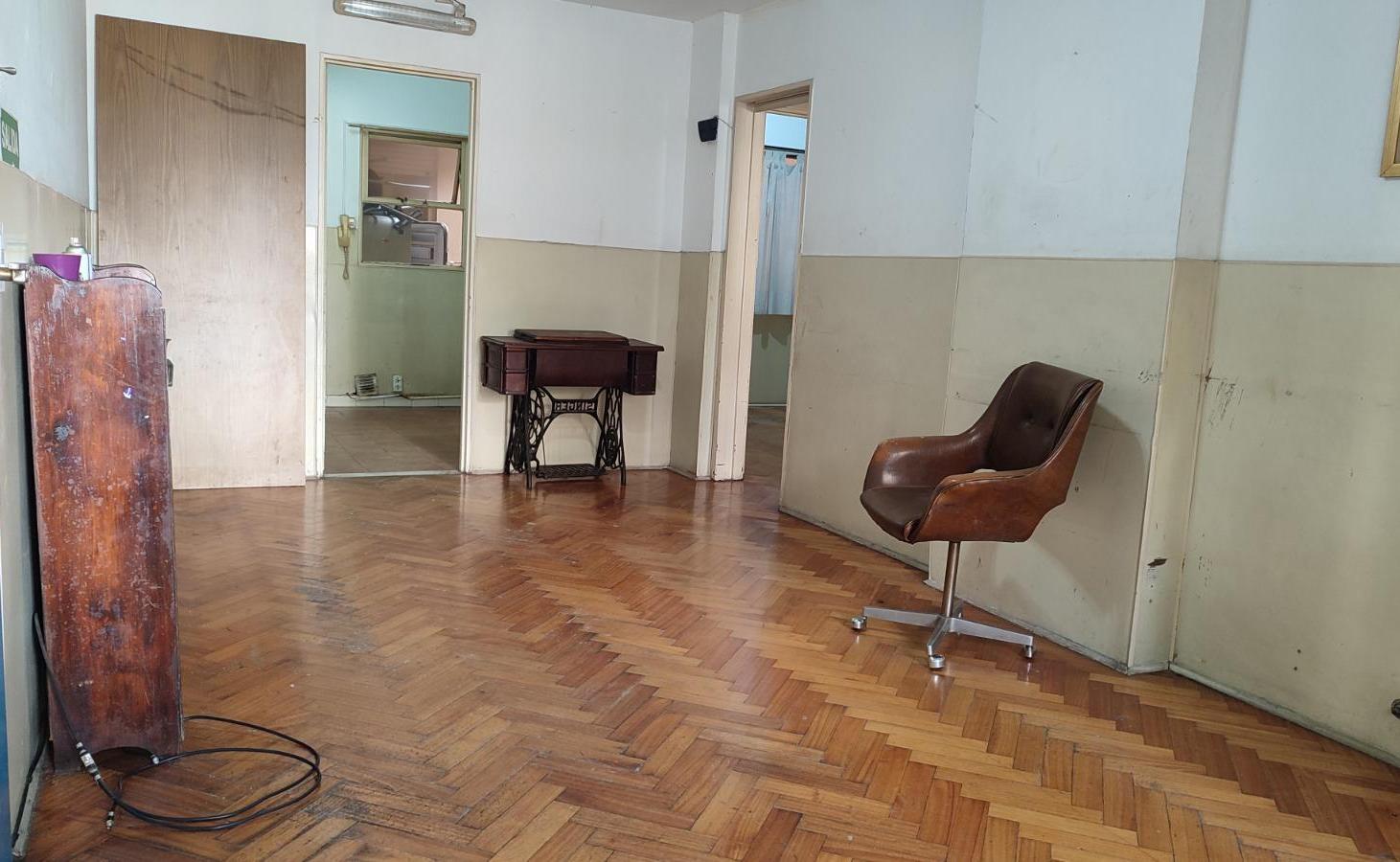Foto de Departamento/Consultorio/Oficina 6 amb. en PB a la calle, imagen 3