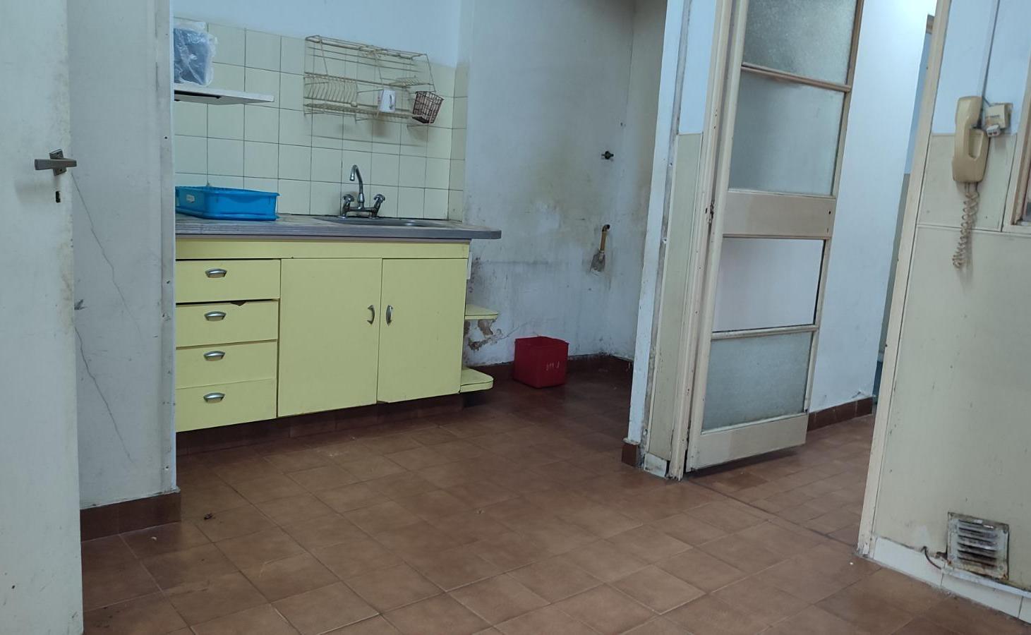 Foto de Departamento/Consultorio/Oficina 6 amb. en PB a la calle, imagen 5