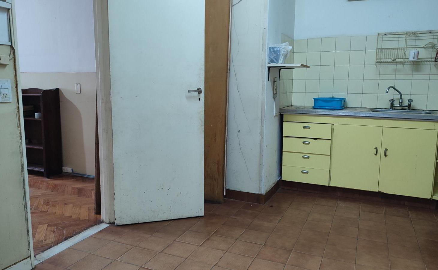 Foto de Departamento/Consultorio/Oficina 6 amb. en PB a la calle, imagen 4