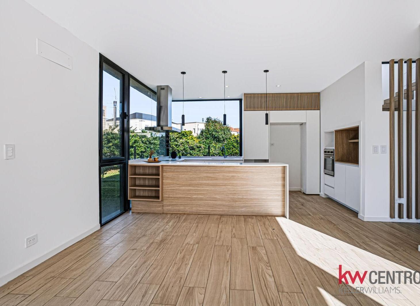 Foto de Casa en Venta 4 Dormitorios Barrio Ayres Plaza Lote, imagen 3