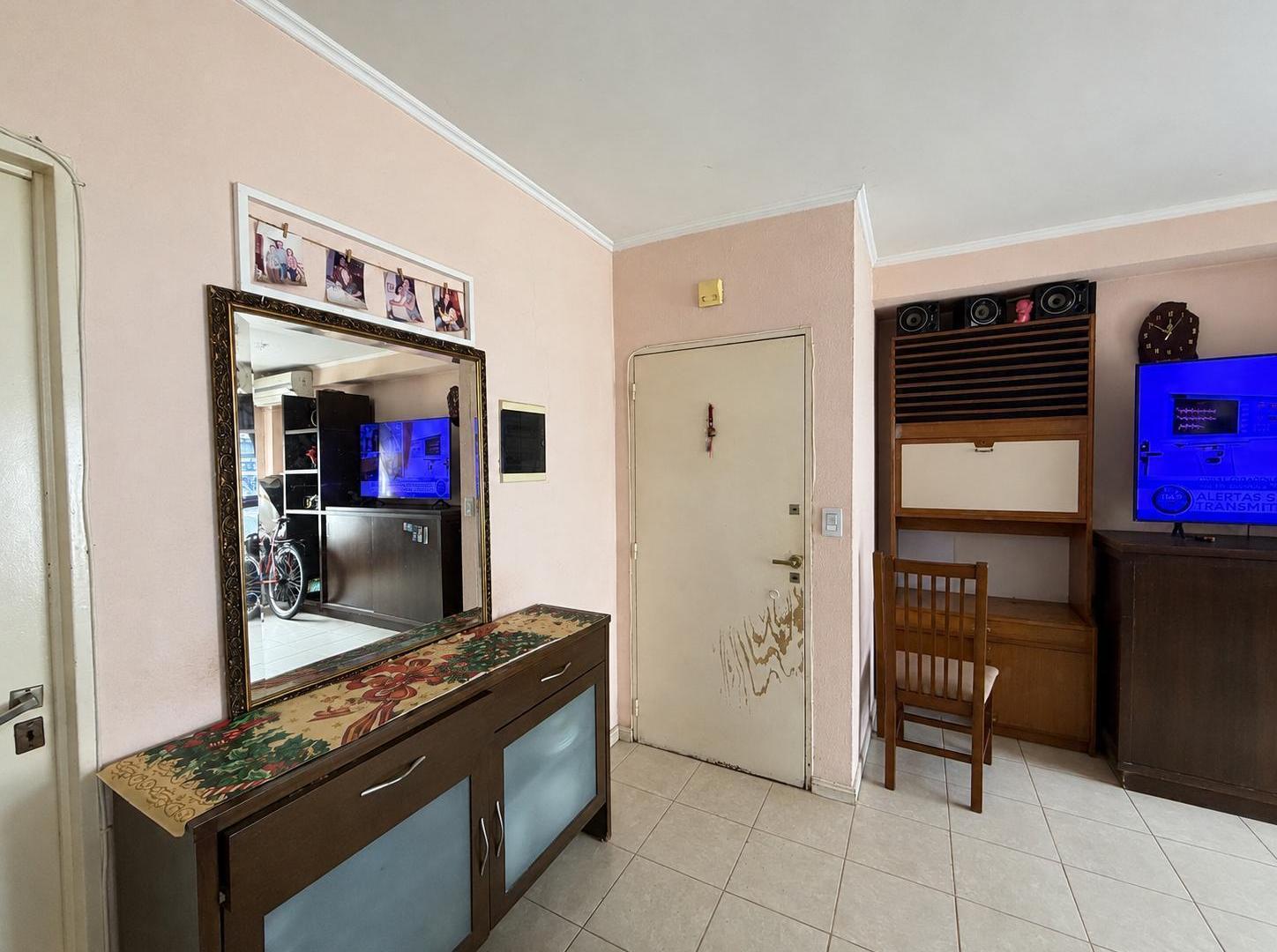 Foto de Venta Departamento Planta Baja 5 amb. - Villa Urquiza, imagen 2
