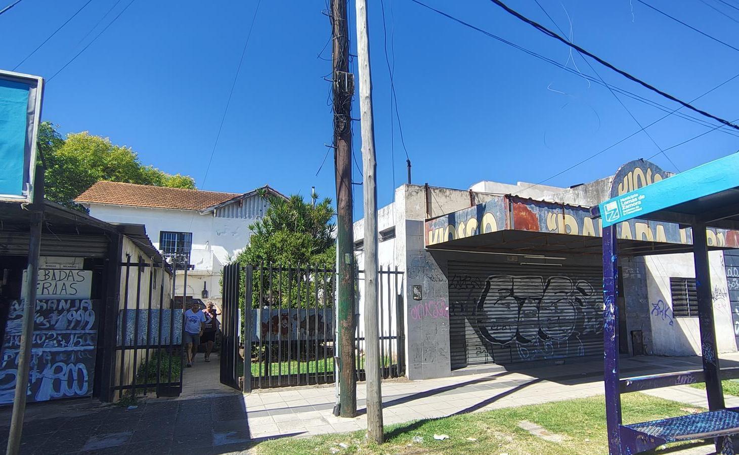 Casa multifamiliar venta temperley sobre avenida con locales