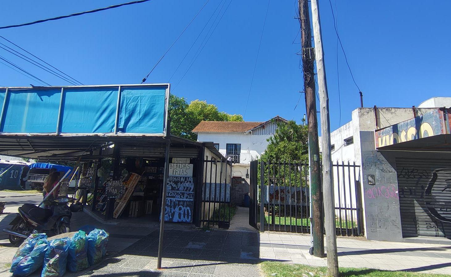 Foto de Casa multifamiliar venta temperley sobre avenida con locales, imagen 1