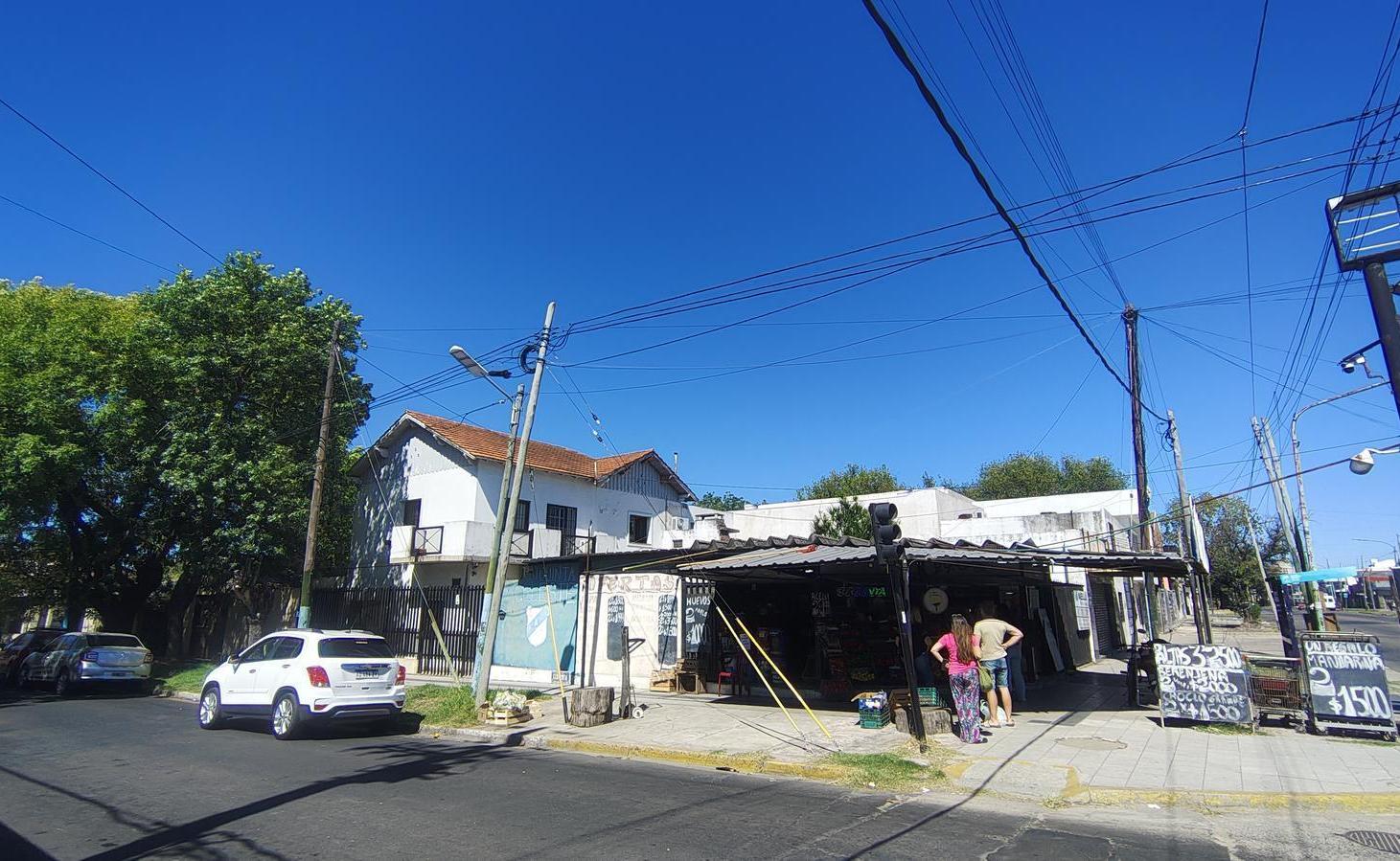 Foto de Casa multifamiliar venta temperley sobre avenida con locales, imagen 2