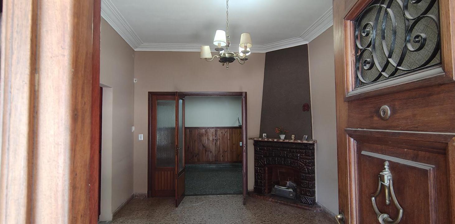 Foto de VENTA CASA 4 AMBIENTES BERNAL CON FONDO Y LOCAL, imagen 1