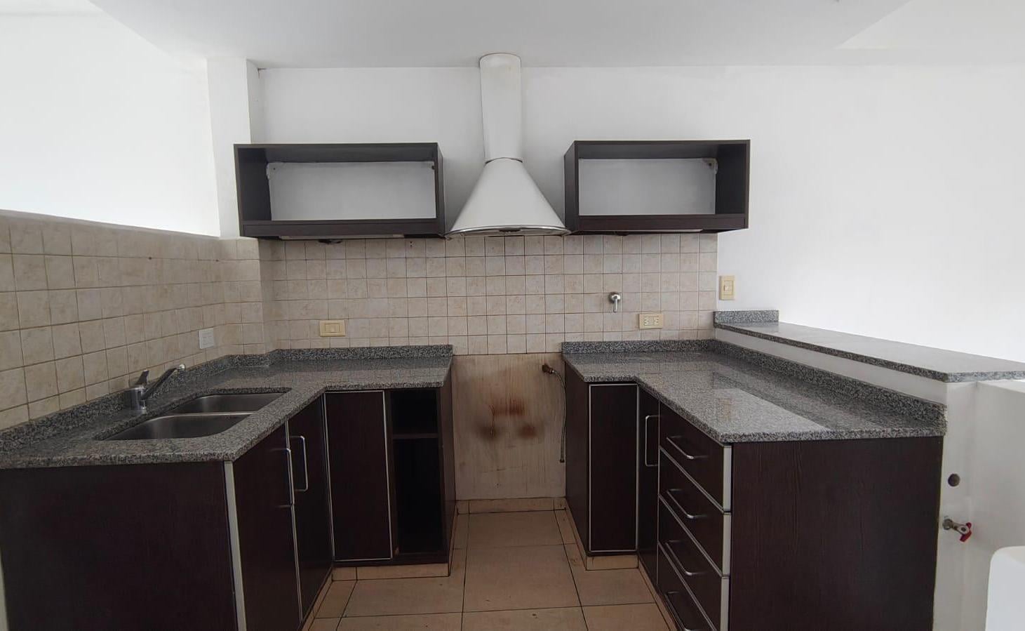 Foto de VENTA DUPLEX 4 AMB. ADROGUE GARAGE Y FONDO LIBRE, imagen 5