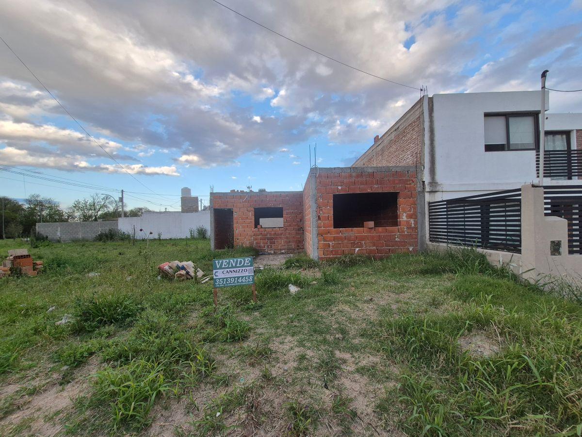vendo casa a terminar en los boulevares