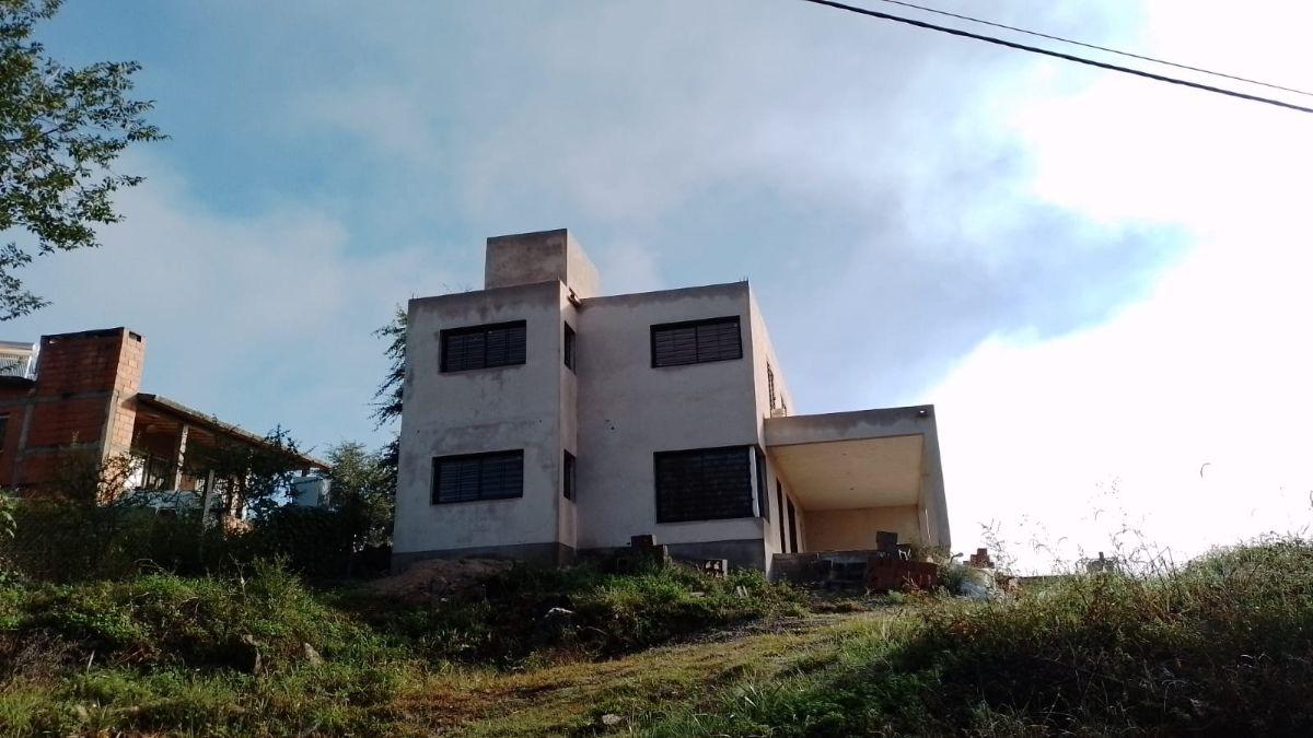 Foto de OPORTUNIDAD 4 dormitorios Carlos Paz, imagen 2