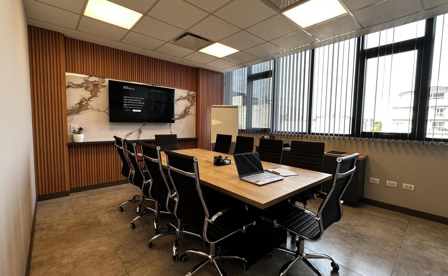 Alquiler anual de oficinas equipadas con servicios incluidos, zona Güemes, Sarmiento y Castelli