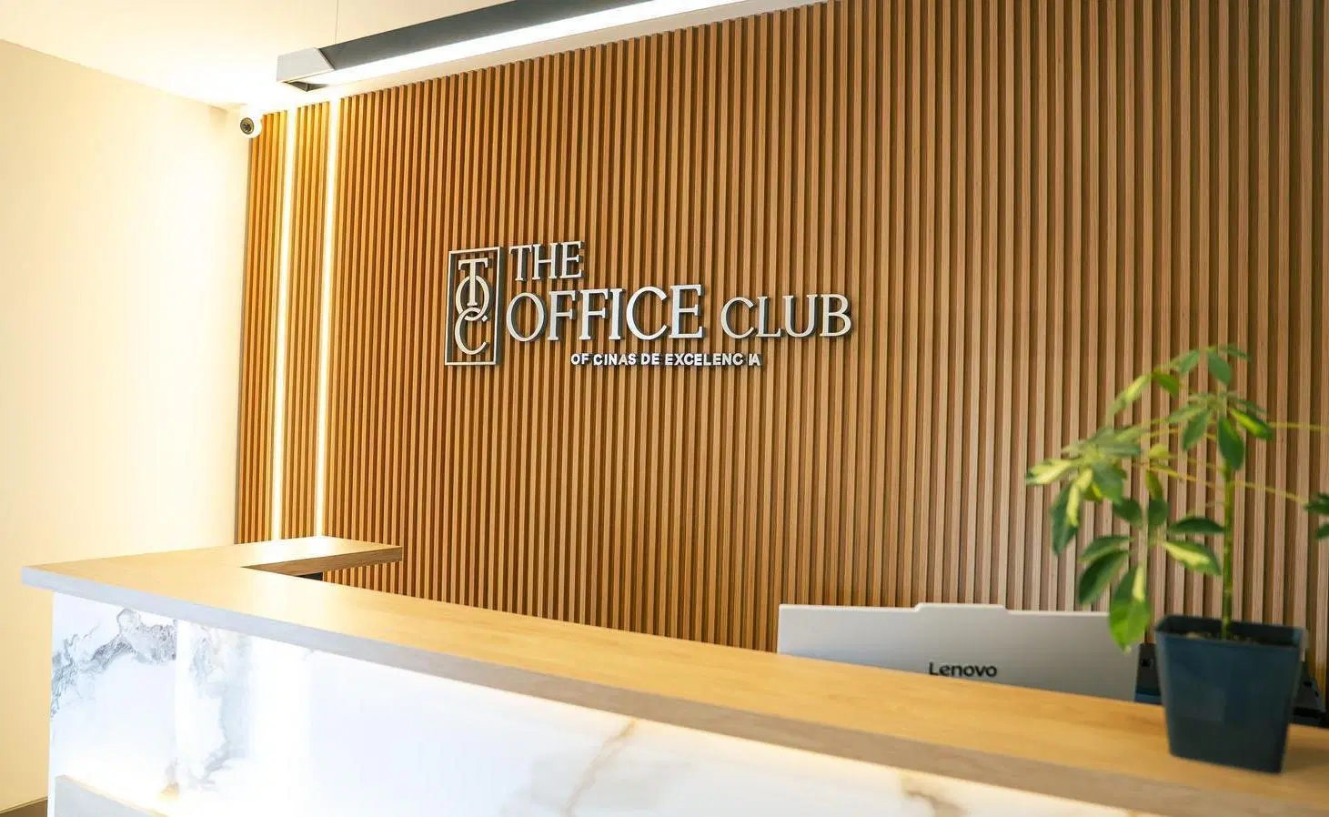 Alquiler anual de oficinas equipadas con servicios incluidos, zona Güemes,  Sarmiento y Castelli 2