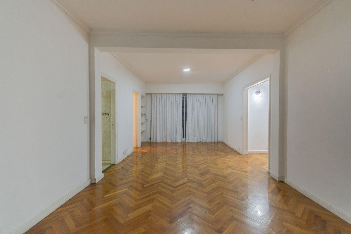 Alquiler. Departamento 4 Ambientes En Recoleta. Sin Balcón.