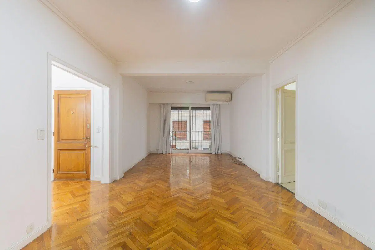 Alquiler. Departamento 4 Ambientes En Recoleta. Sin Balcón. 2