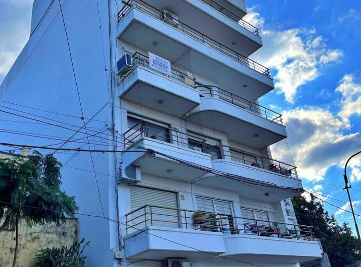 Departamento 2 dormitorios Bajada club nautico Avellaneda 1
