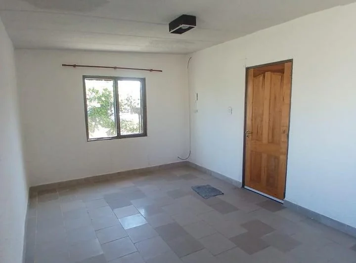ALQUILER CASA 3 DORM CON PATIO Y ENTRADA PARA VEHICULO 4