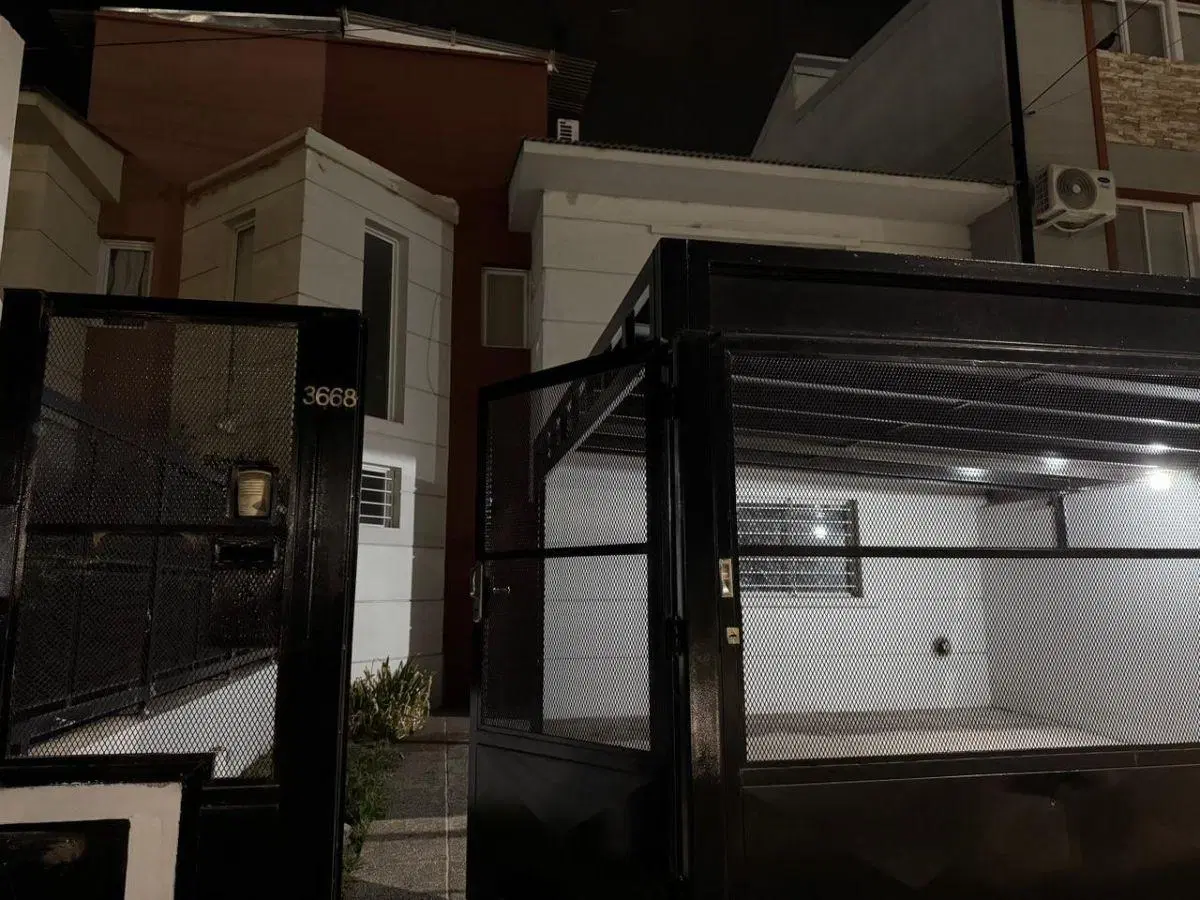 ALQUILER DUPLEX 2 DORM CON COCHERA P/2 AUTOS Y PARRILLA 3