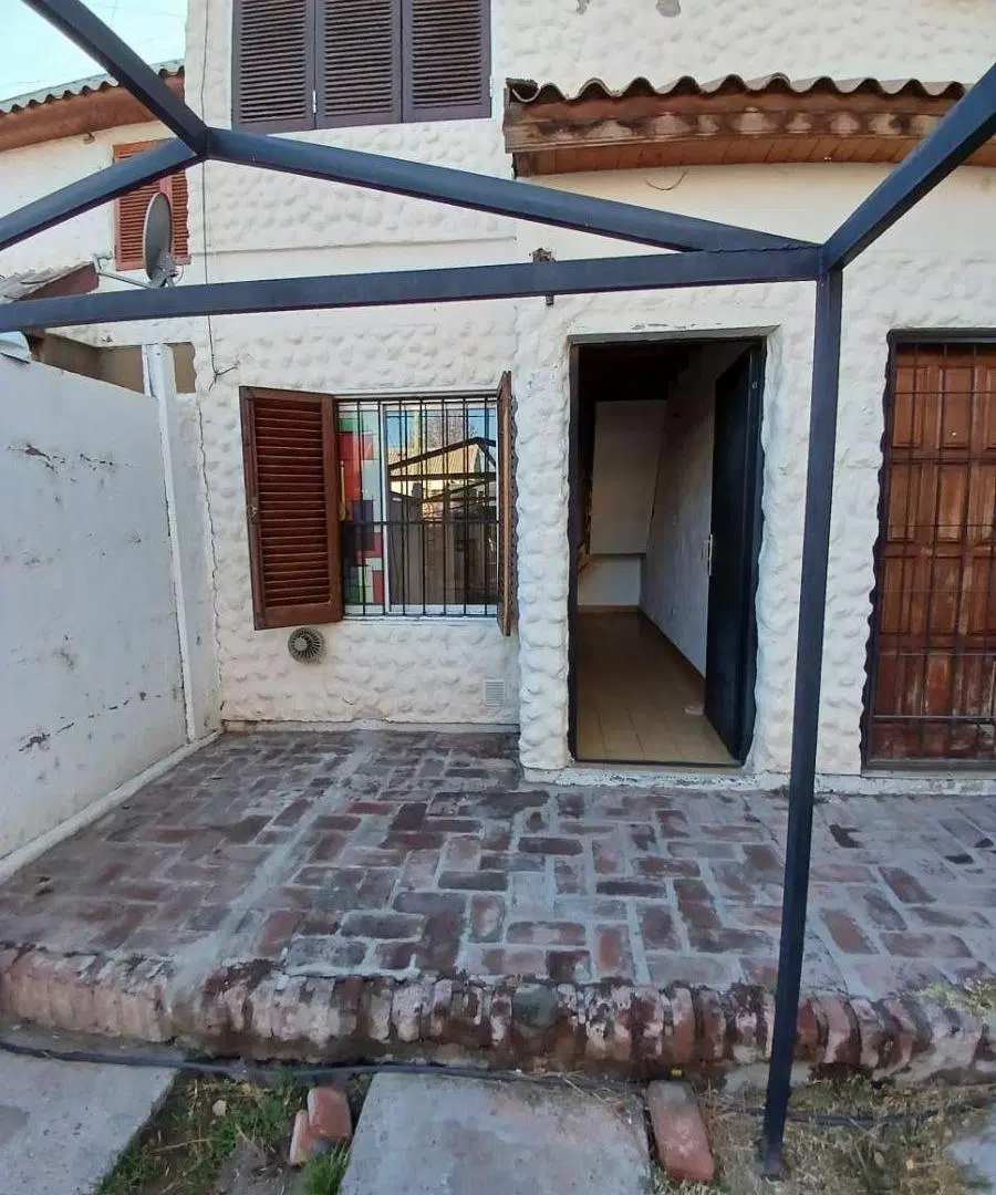ALQUILER DPTO 1 DORM C/COCHERA Y PEQUEÑO PATIO 4