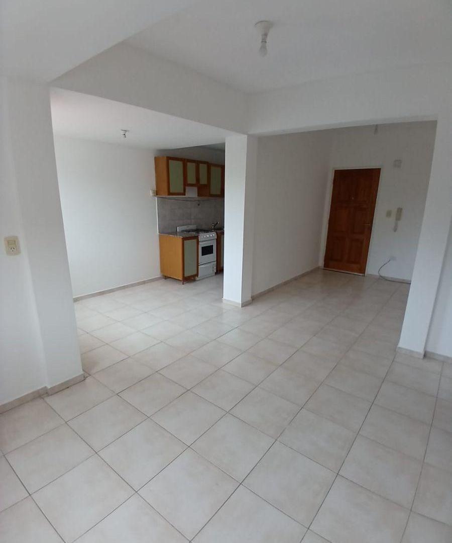 Foto de ALQUILER DPTO 2 DORM SIN COCHERA STA GENOVEVA, imagen 2