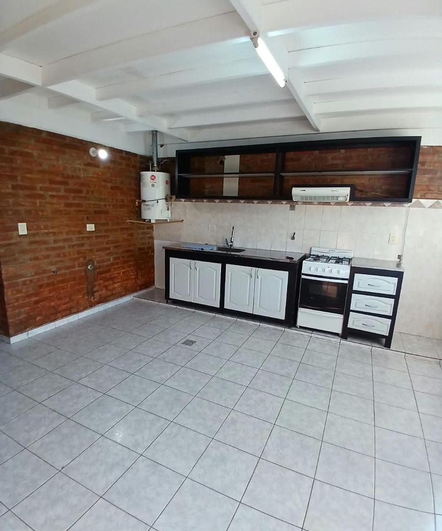 Foto de ALQUILER DPTO 1 DORM CON ENTRADA PARA AUTO PEQUEÑO, imagen 3