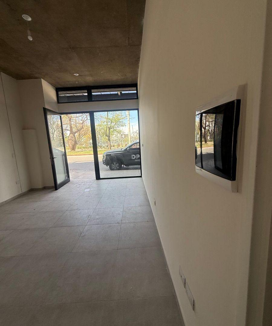 Foto de LOCAL COMERCIAL- alquiler- frente al parque las Heras!, imagen 3