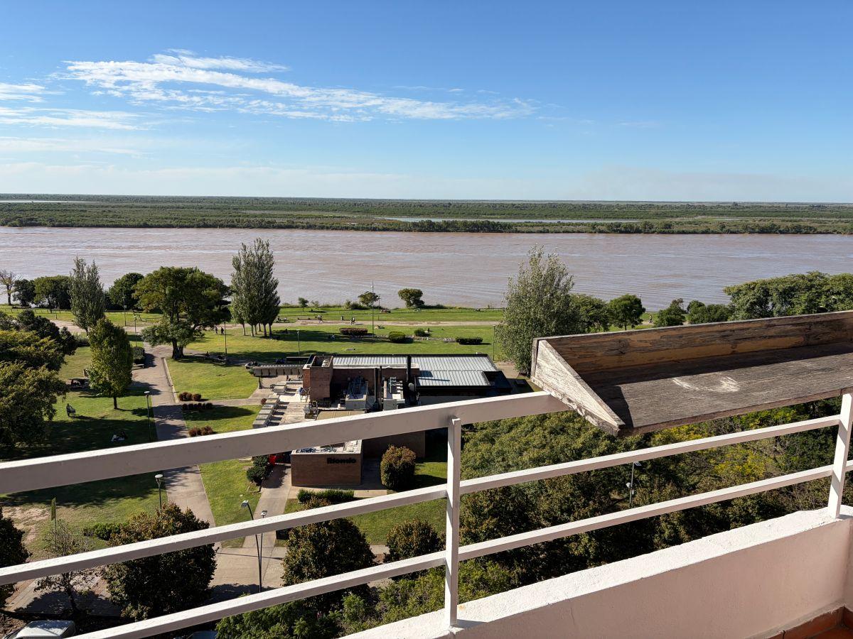 Vista Increíble al Río