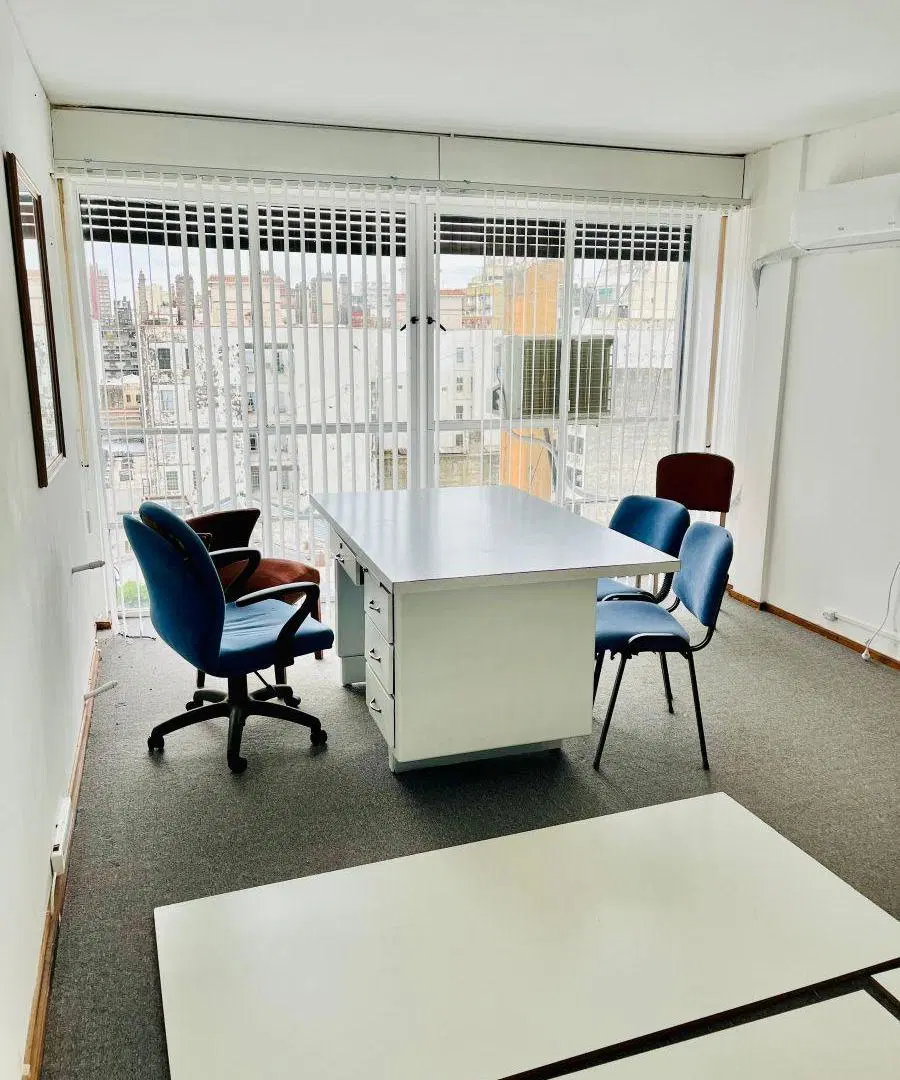 Oficina comercial de 30 m2 en alquiler en Distrito Centro 4