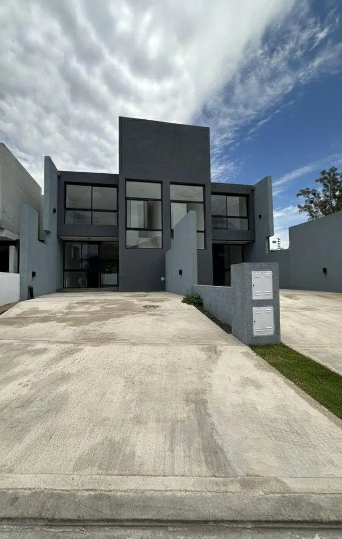 Dúplex a Estrenar en La Calandria | 3 Dormitorios | Jardín + Asador | Zona Sur 3