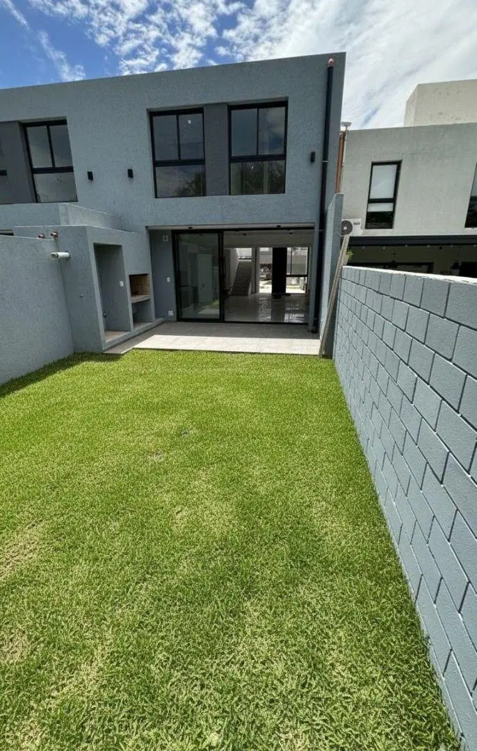 Dúplex a Estrenar en La Calandria | 3 Dormitorios | Jardín + Asador | Zona Sur 2