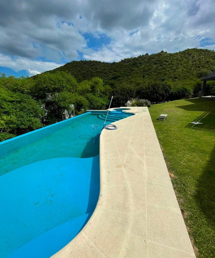 Foto de Casa en Venta y/o Alquiler Permanente – Pileta con borde infinito - Spa, imagen 4