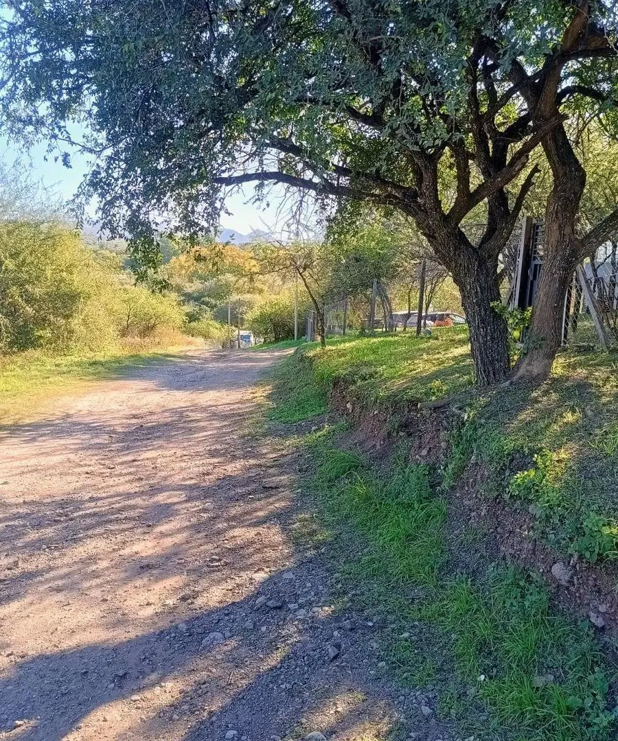 Terreno en Unquillo, 750 m², sobre Av. Centeno al 900, justo al frente del barrio cerrado La Adela. 4