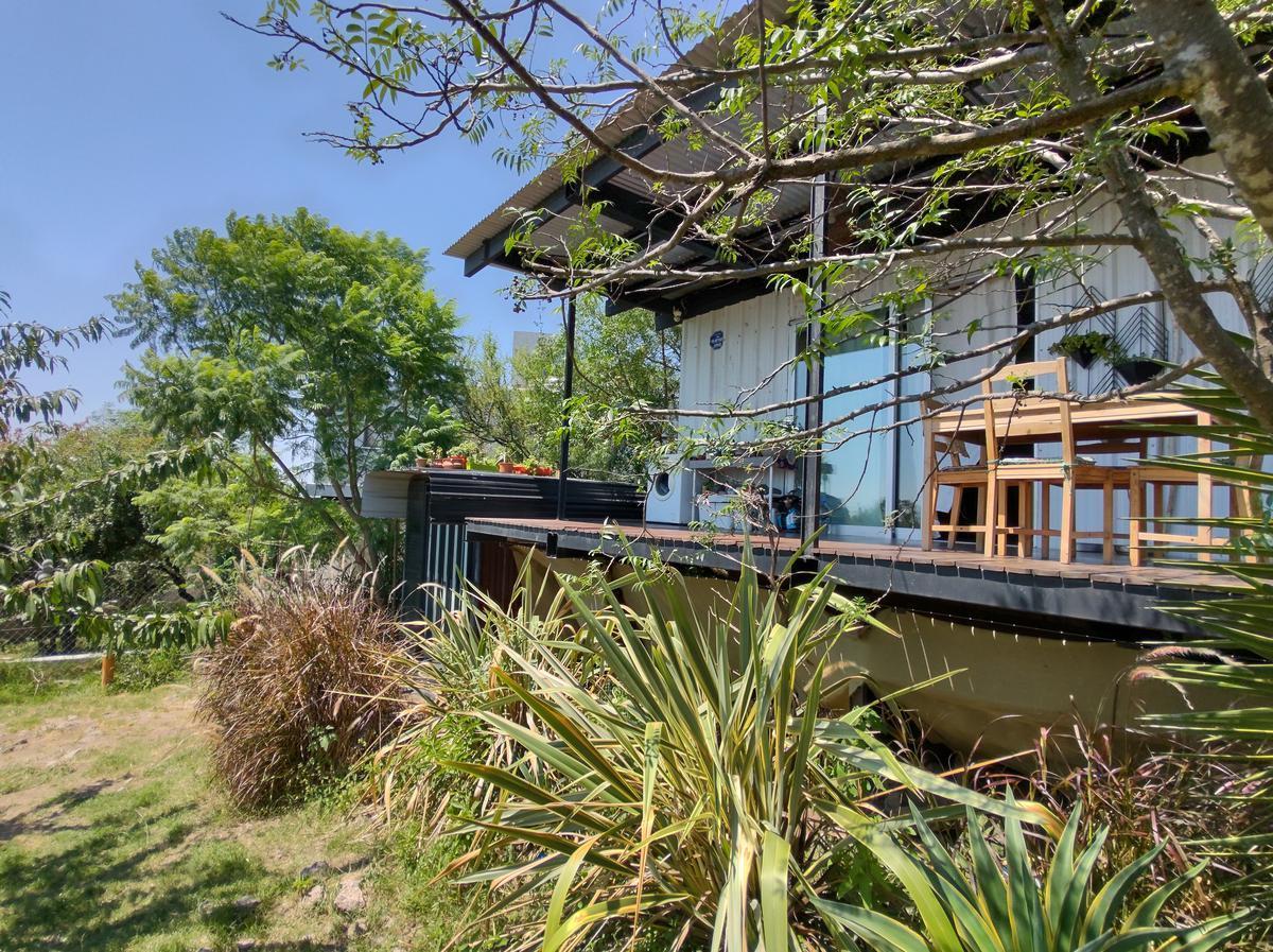 Hermosa casa en alquiler en Agua De Oro. 2 dorm, galería , excelente ubicación.
