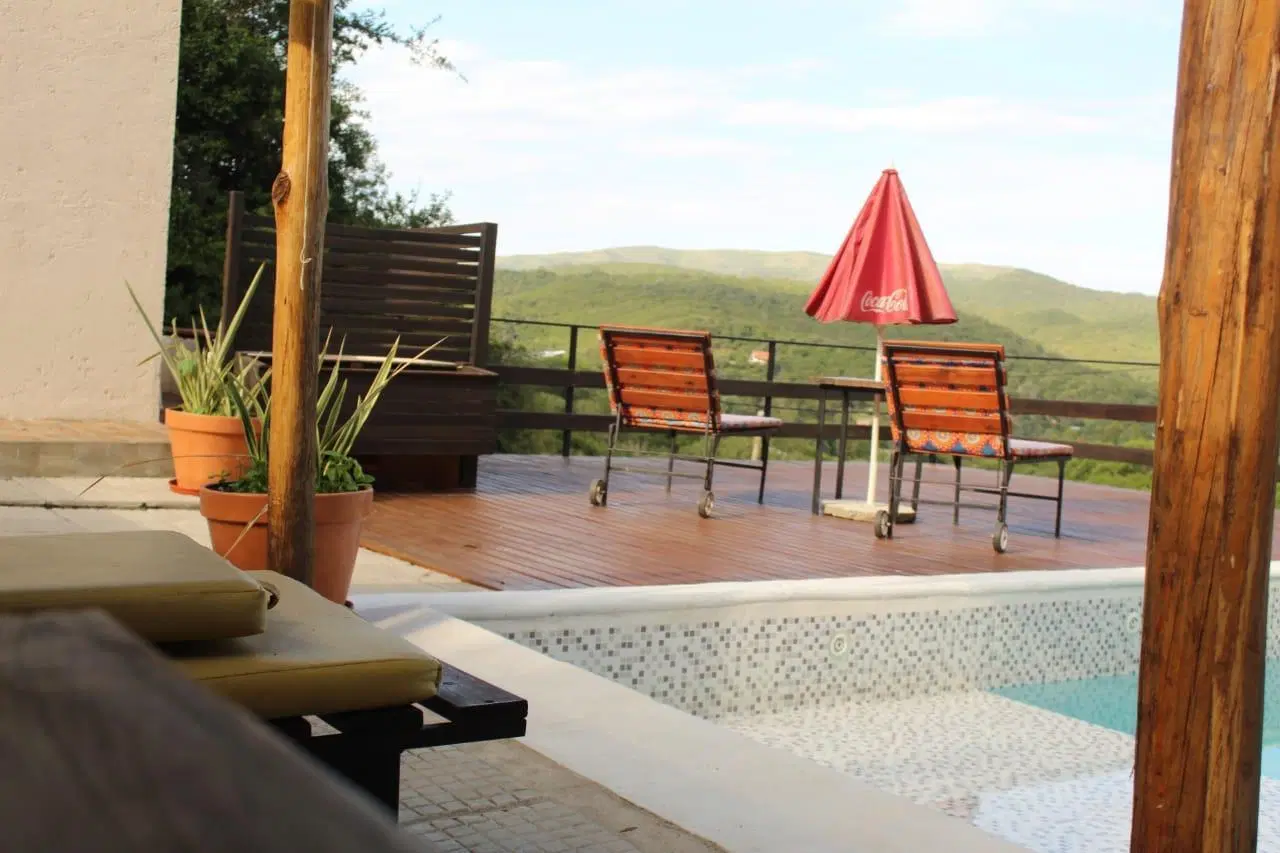 Casa de dos dormitorios y un baño MÁS dos departamentos de un dorm con baño, Piscina de Diseño y Vis 4
