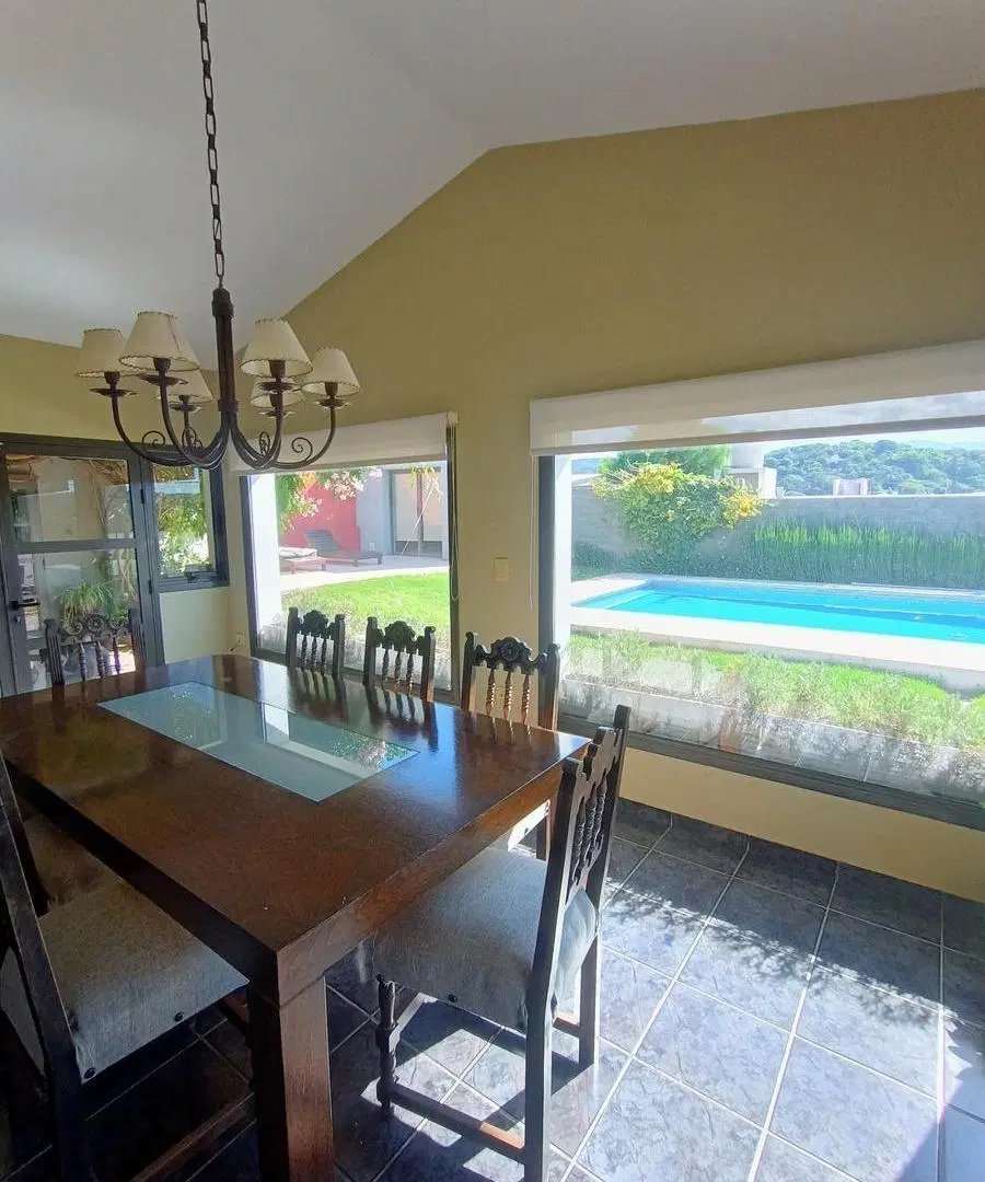CASA CON PISCINA CLIMATIZADA, 3 DORM. GARAGE P/ 3 AUTOS, QUINCHO, COMPLETAMENTE AMOBLADA 8