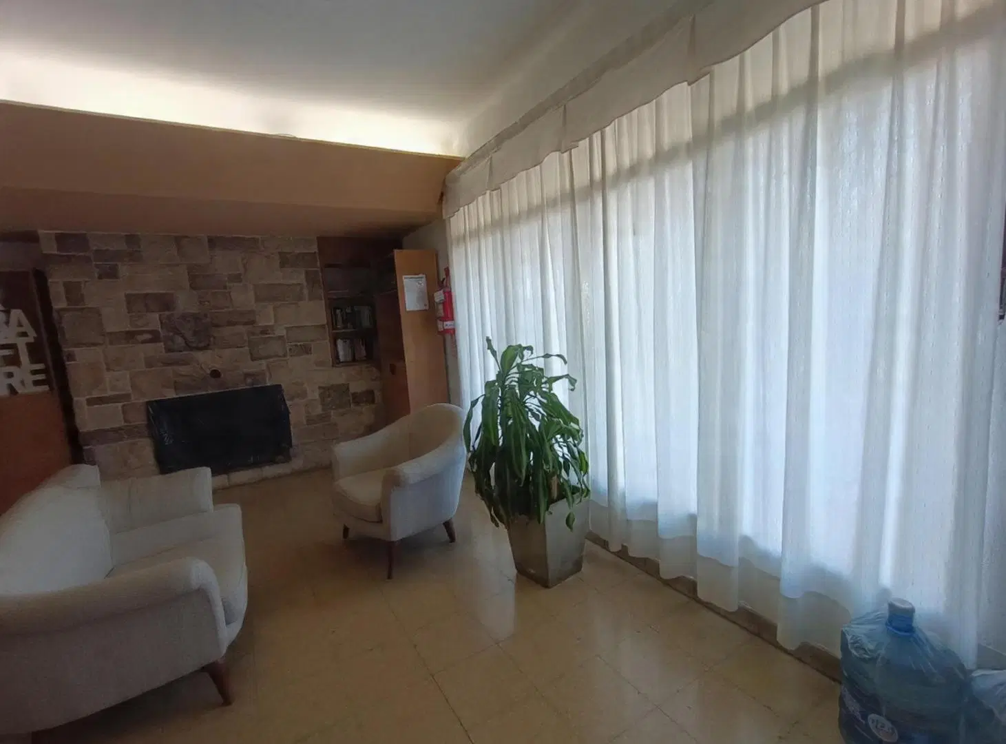 BARRIO JUNIORS . CASA EN VENTA AGULLA GARZÓN ESQUINA ZUVIRIA 1