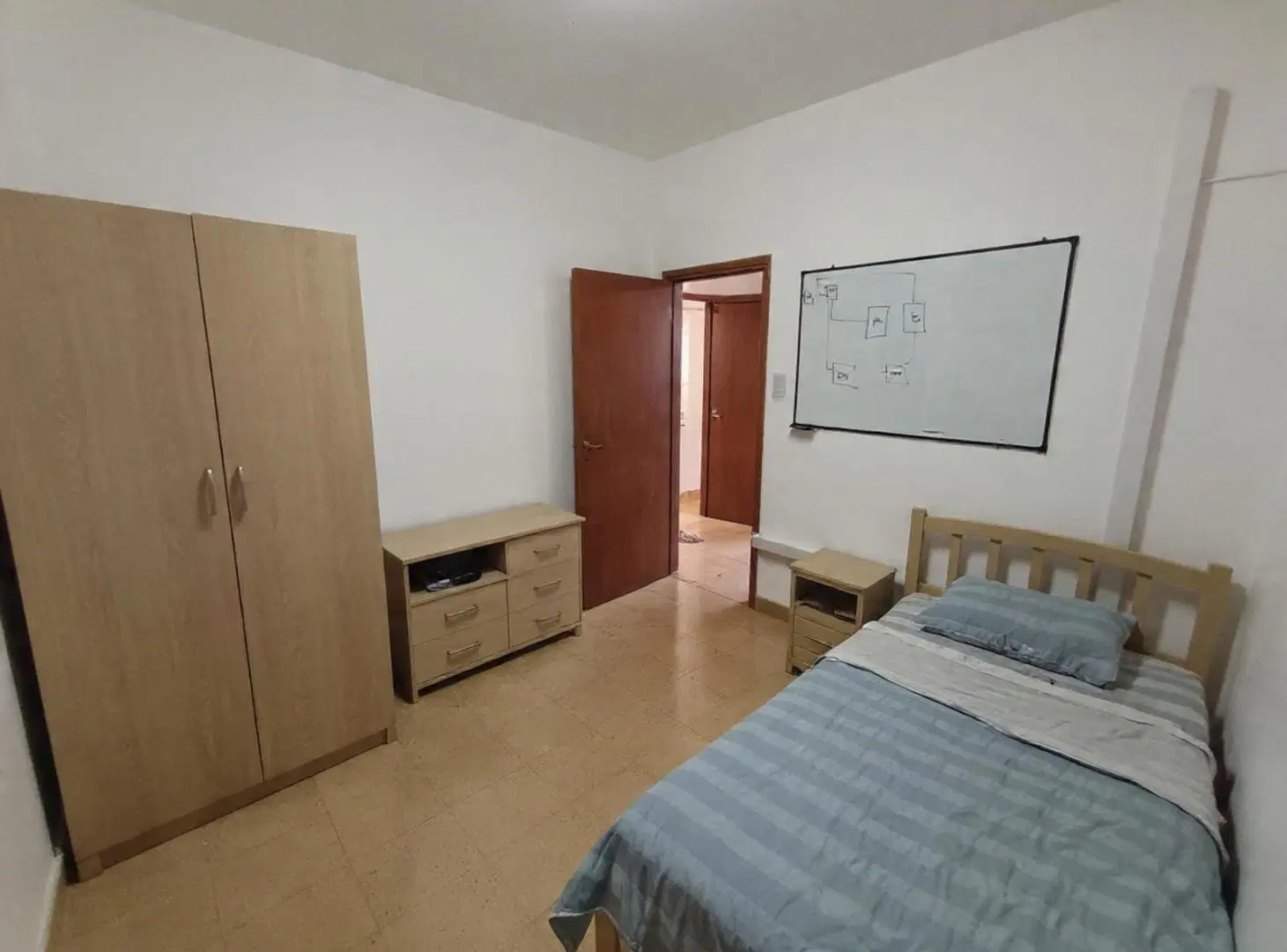 BARRIO JUNIORS . CASA EN VENTA AGULLA GARZÓN ESQUINA ZUVIRIA 5