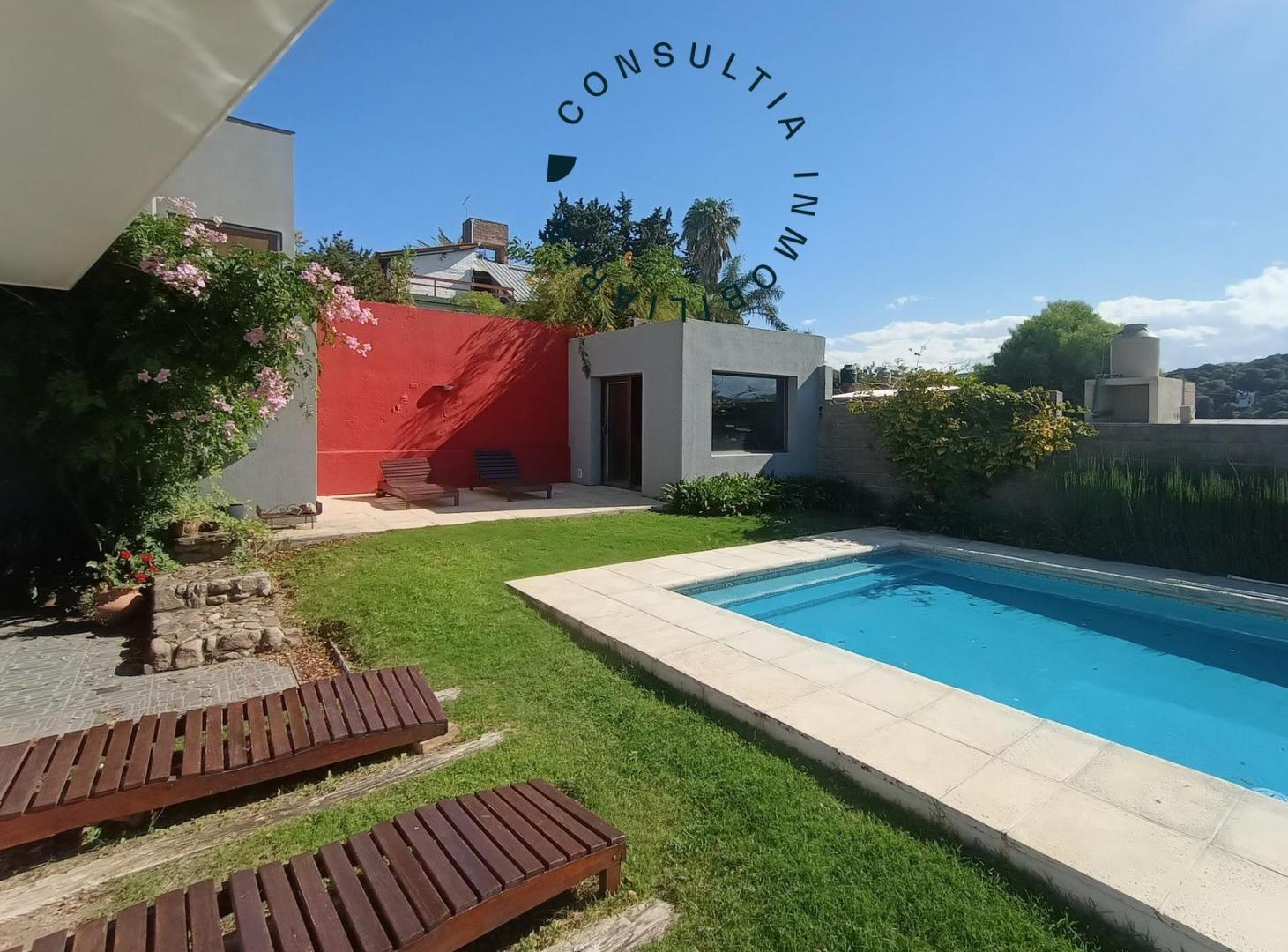 Foto de CASA CON PISCINA CLIMATIZADA, 3 DORM. GARAGE P/ 3 AUTOS, QUINCHO, imagen 1