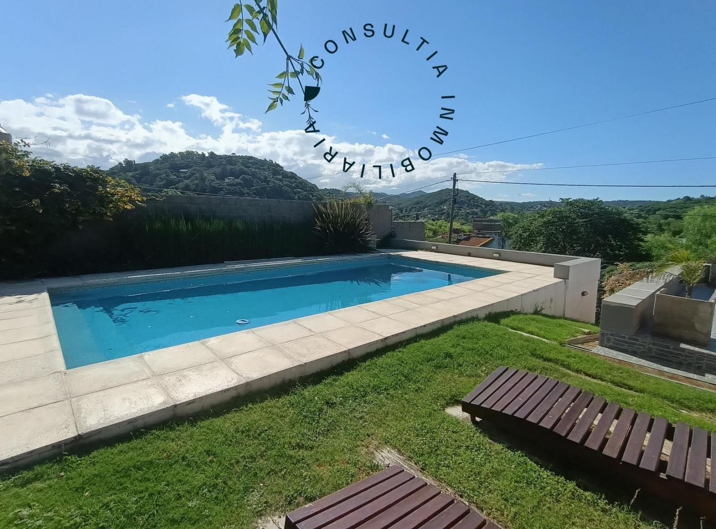 Foto de CASA CON PISCINA CLIMATIZADA, 3 DORM. GARAGE P/ 3 AUTOS, QUINCHO, imagen 2