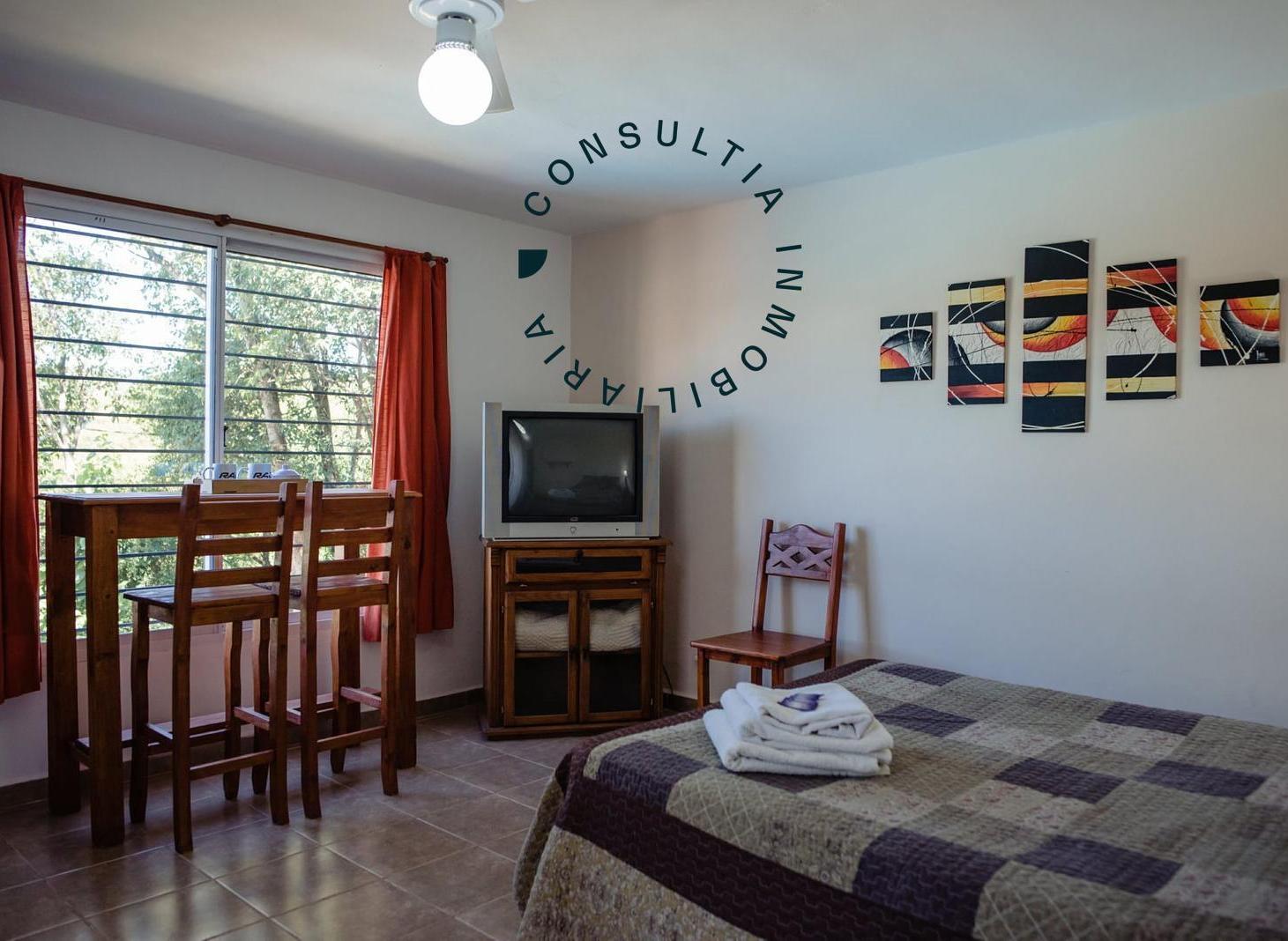Foto de Casa de dos dormitorios y un baño MÁS dos departamentos de un dorm con, imagen 4