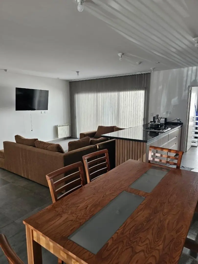 Alquiler amoblado, duplex 3 dorm, lomas de manantiales 5