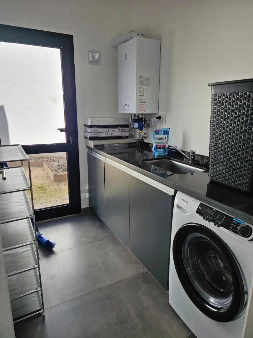Alquiler amoblado, duplex 3 dorm, lomas de manantiales 3